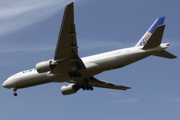 N229UA (30557) 2002 Boeing 777-222(ER)