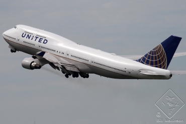 N107UA · Boeing 747-422 · (SYD / YSSY)