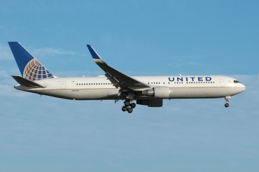 N669UA, (cn 30025), Boeing 767-322