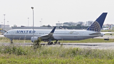 N675UA (29243) 2000 Boeing 767-322(ER)(WL)