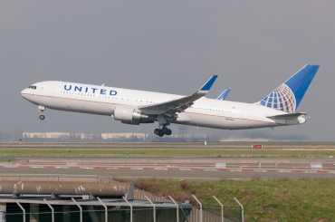 N670UA · Boeing 767-322/ER · (CDG / LFPG)