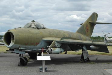905 (1C0820) 1957 PZL-Mielec Lim-5