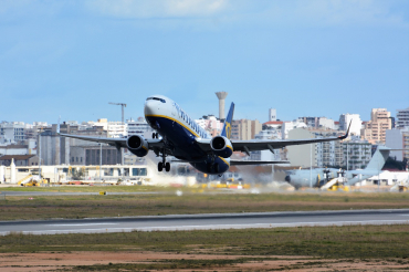 9H-QDW (44772) 2017 Boeing 737-8AS(WL)