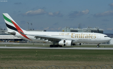 A6-EAF (392) 2001 Airbus A330-243