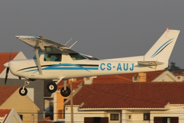CS-AUJ · Cessna 152 · (LPCS)