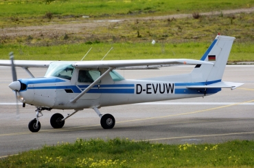D-EVUW (15282327) Cessna 152 II