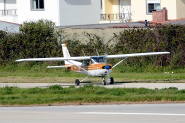 G-CIXP (15280872) 1977 Cessna 152