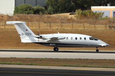 D-IZZY (1034) 1999 Piaggio P-180 Avanti