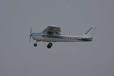 D-EVUW (15282327) Cessna 152 II