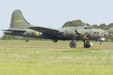 G-BEDF / 124485 1944 Boeing B-17G Flying Fortress