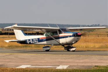 G-BJXZ · Cessna 172N Skyhawk II · (EGCK)