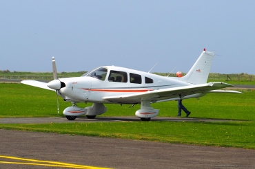 G-BSKW (28-90138) Piper PA-28-181 Archer II