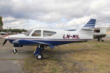 LN-MIL (452) Rockwell Commander 112
