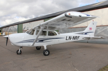 LN-NRF (172S9998) Cessna 172 Skyhawk