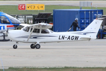 LN-AGW (172S9793) Cessna 172S