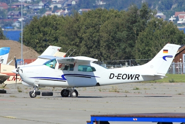 D-EOWR · Cessna 210N Centurion · (SVG / ENZV)
