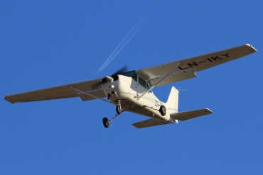 LN-IKY (17274139) Cessna 172P