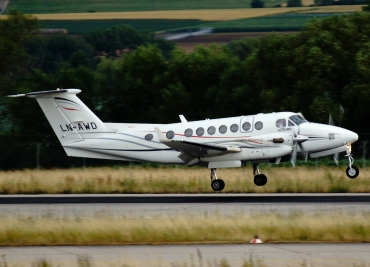 LN-AWD (FL-256) 1999 Beechcraft B300