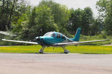 N76DW · Cirrus SR22T Carbon · (EGBG)