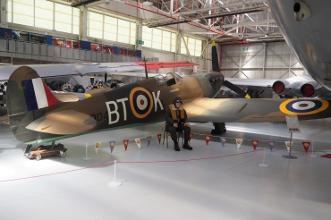 RG904 · Supermarine Spitfire (replica) · (EGWC)