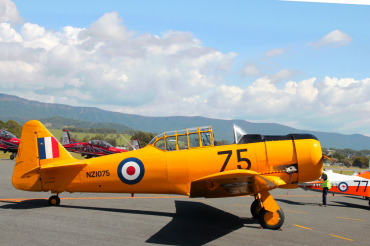 VH-HVD / NZ1075 1941 North American AT-6D Harvard III