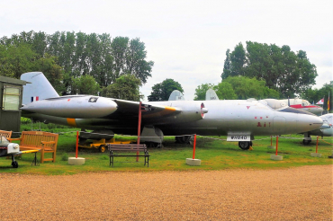 WH840 · English Electric Canberra T4 · -