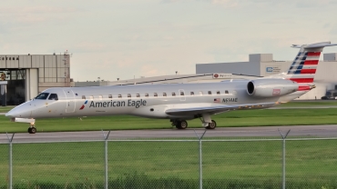 N614AE · Embraer ERJ-145LR · (YUL / CYUL)