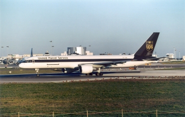 OY-USB, (cn 25463/573), Boeing 757-24APF
