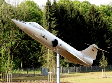 24+17 (683-8158) Lockheed RF-104G Starfighter