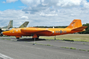 99+35 (R3/EA3/6652) 1954 English Electric Canberra B2