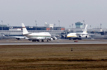 A4O-OMN (32445) 2001 Boeing 747-430