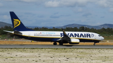 EI-EFA · Boeing 737-8AS(WL) · (FAO / LPFR)