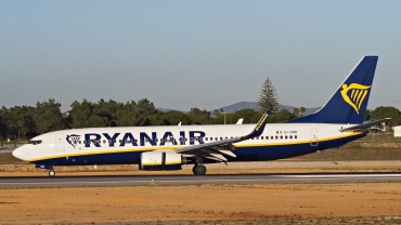 EI-DHB (33572) 2005 Boeing 737-8AS(WL)