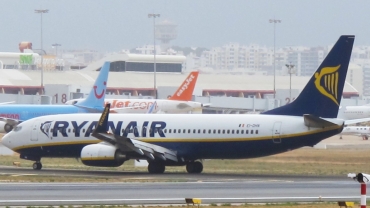 EI-DHN (33577) 2005 Boeing 737-8AS(WL)