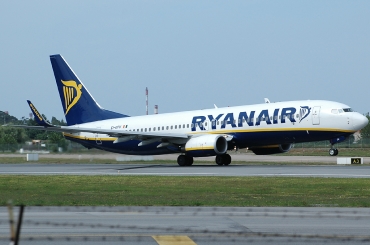 EI-EFV (35017) 2009 Boeing 737-8AS(WL)