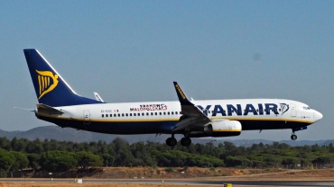 EI-EGC (38492) 2009 Boeing 737-8AS WL