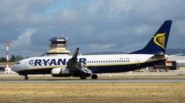 EI-EMF · Boeing 737-8AS(WL) · (FAO / LPFR)
