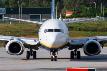 EI-ESL · Boeing 737-8AS(WL) · (OPO / LPPR)