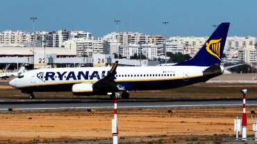 EI-FIJ (44699) 2015 Boeing 737-8AS(WL)