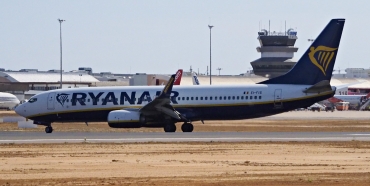 EI-FIS (44704) 2015 Boeing 737-8AS (WL)