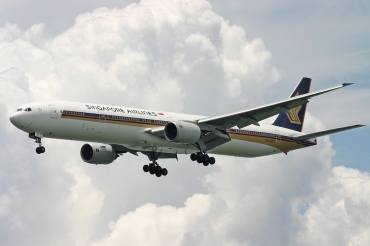 9V-SYI (32327) 2004  Boeing 777-312