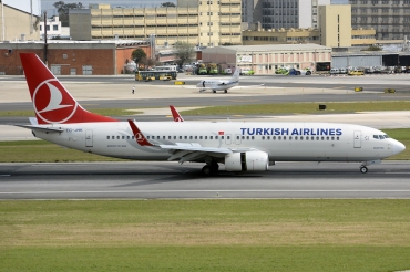 TC-JHK · Boeing 737-8F2(WL) · (LIS / LPPT)
