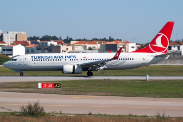 TC-JHM · Boeing 737-8F2(WL) · (OPO / LPPR)
