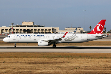 TC-JSR (6652) 2015 Airbus A321-231(WL)
