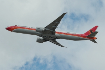 D2-TEI · Boeing 777-3M2/ER · (LIS / LPPT)