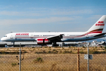 C-FOOB (cn 23822) Boeing 757-28A