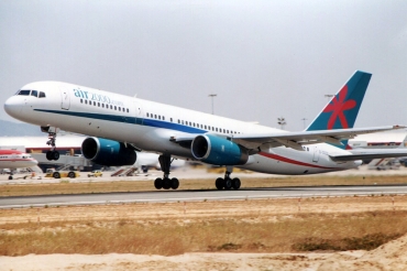 G-OOOZ (25593) 1992 Boeing 757-236