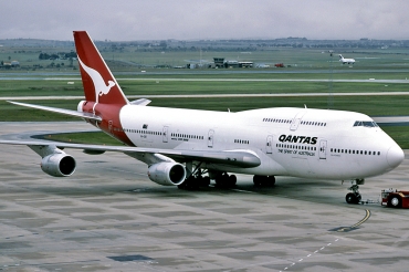 VH-EBT (23222) 1984 Boeing 747-338