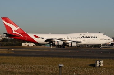 VH-OJU (25566) 2000 Boeing 747-438
