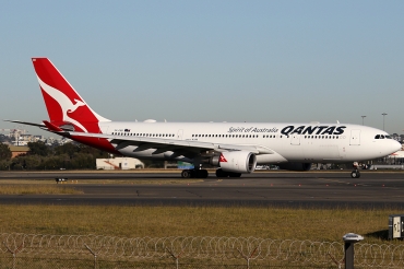 VH-EBB (522) 2002 Airbus A330-202